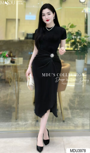 Váy Thiết Kế MDU3978 Váy Body Dáng Ôm Tông Đen Vải Nhũ Phối Lụa, Lót 2 Lớp Mềm Mại Xẻ Trước