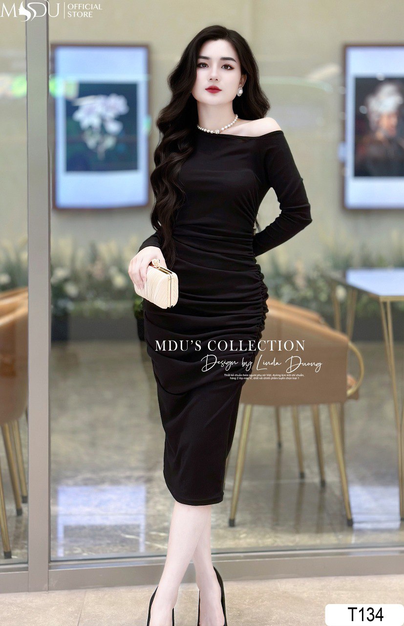 T134 Designer Dress: Body-Hugging Fit, Seductive Off-Shoulder Design