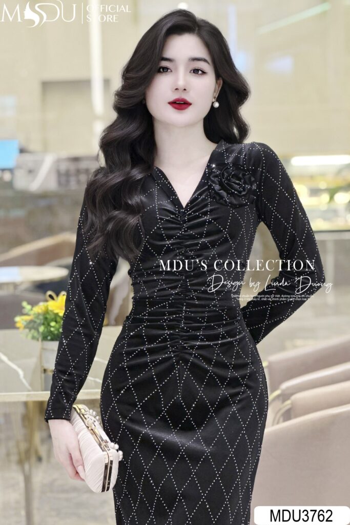 Đầm công chúa lấp lánh với đính đá Swarovski