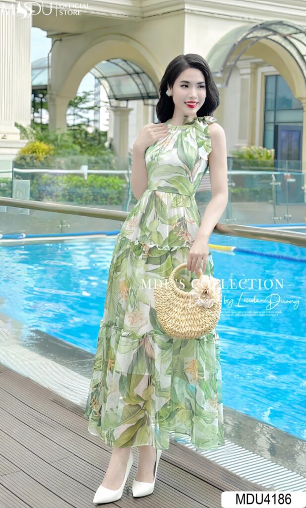 Cách Chọn Váy Hở Lưng Đi Tiệc Phù Hợp