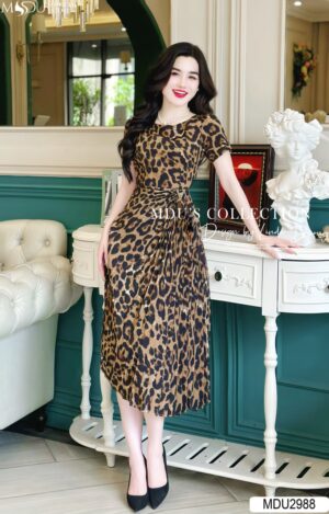 Váy Thiết Kế MDU2988 Dáng Xoè Nhẹ Cổ Thuyền Họa Tiết Da Báo Phối Xếp Li Tinh Tế