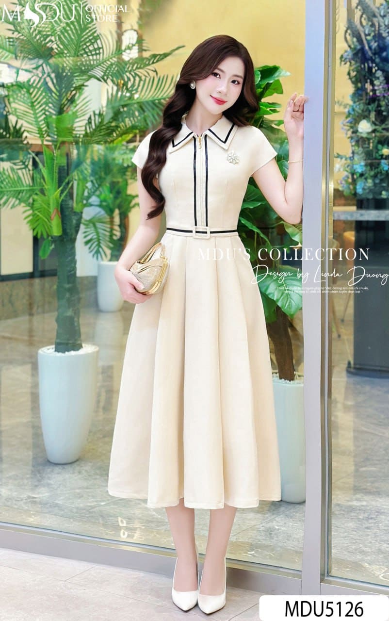 Phối Đầm Chữ A Công Sở Với Phụ Kiện