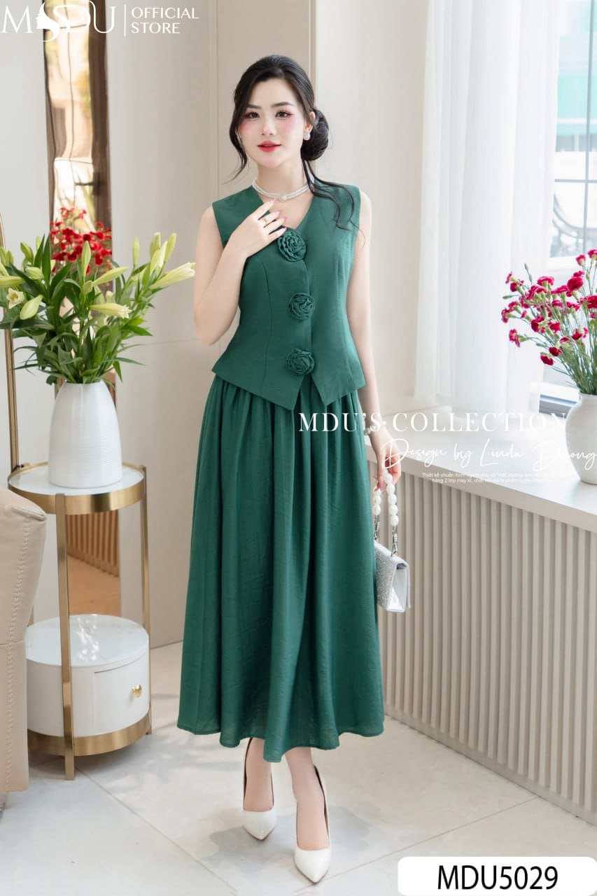 Phối Đồ Với Đầm Công Sở Trung Niên Xếp Ly