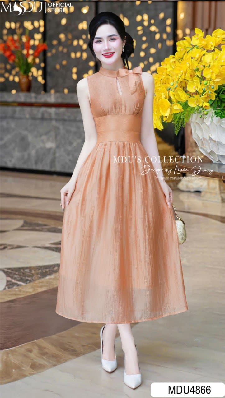 Đầm dự tiệc màu cam cổ yếm