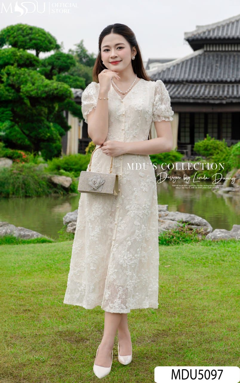 Chọn Giày Phù Hợp Với Đầm Dự Tiệc Xẻ Tà