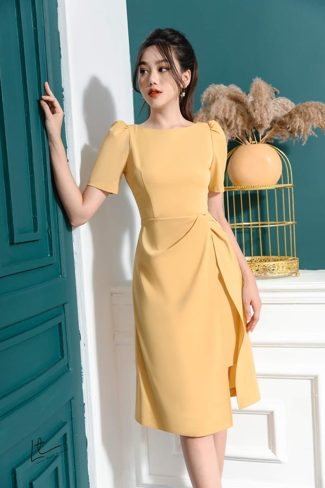 Các Kiểu Dáng Đầm Màu Vàng Dự Tiệc Khiến Bạn Mê Mẩn - Đầm Peplum Vàng Sành Điệu