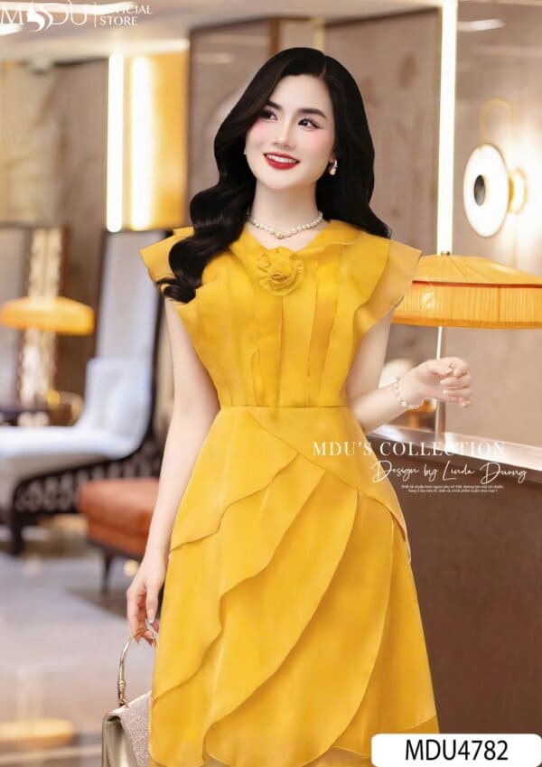 Chất Liệu Nào Phù Hợp Cho Đầm Màu Vàng Dự Tiệc