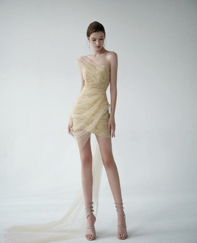 Các Kiểu Dáng Đầm Ngắn Dự Tiệc Khiến Bạn Mê Mẩn - Đầm Ôm Body