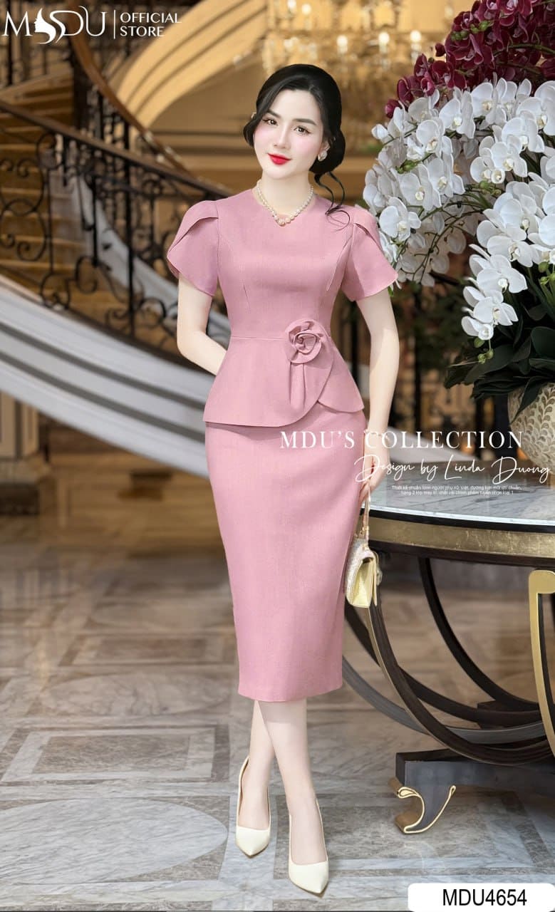 Những Kiểu Dáng Đầm Vải Gấm Dự Tiệc Hot Nhất 2025 - Đầm Ôm Body