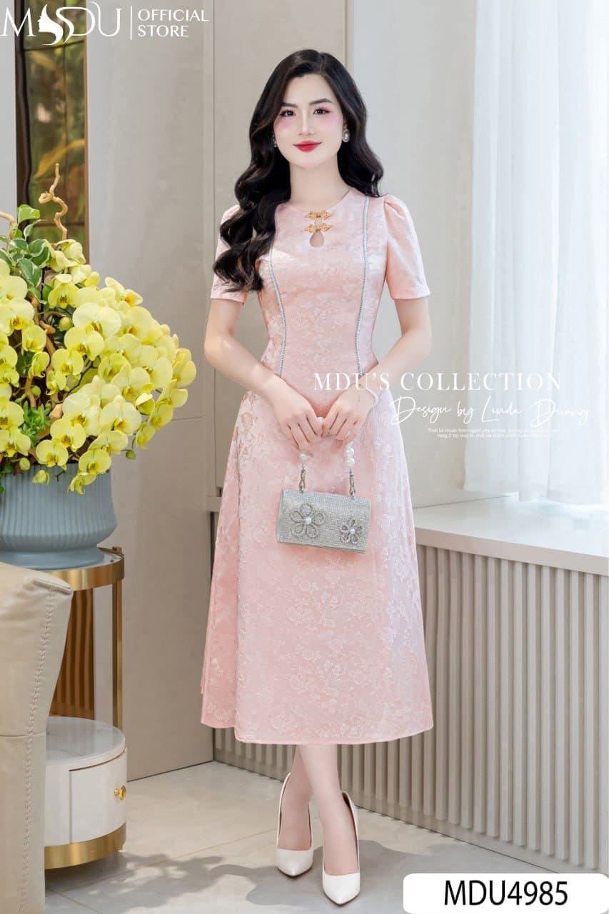 Những Kiểu Dáng Đầm Vải Gấm Dự Tiệc Hot Nhất 2025 - Đầm Dáng A