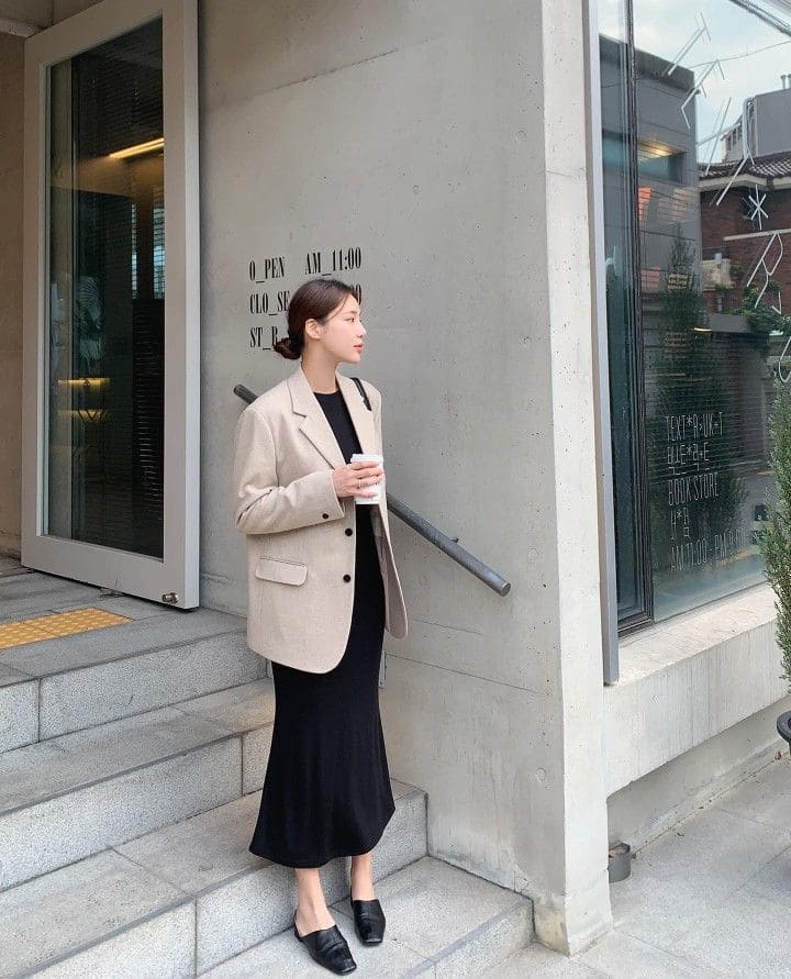 Phối Đầm Công Sở Sexy Với Áo Blazer