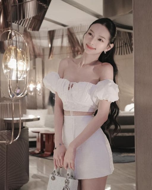 Phối đồ với váy ngắn cho nàng thấp bé 