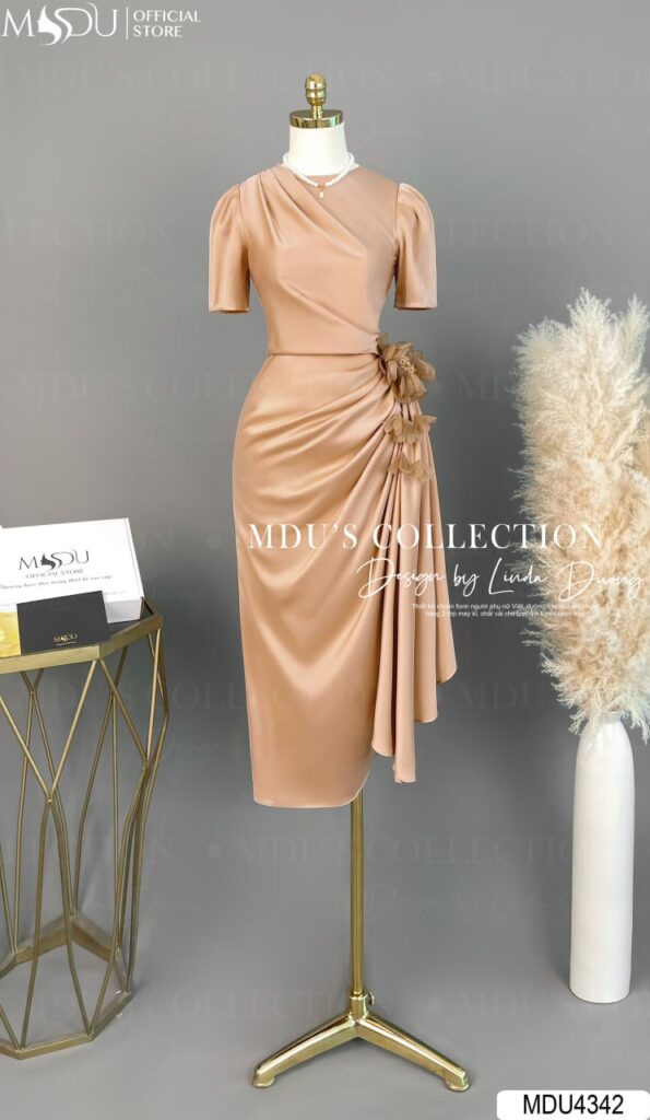 Phong Cách Phối Đồ Với Chân Váy Bút Chì Hàng Thiết Kế