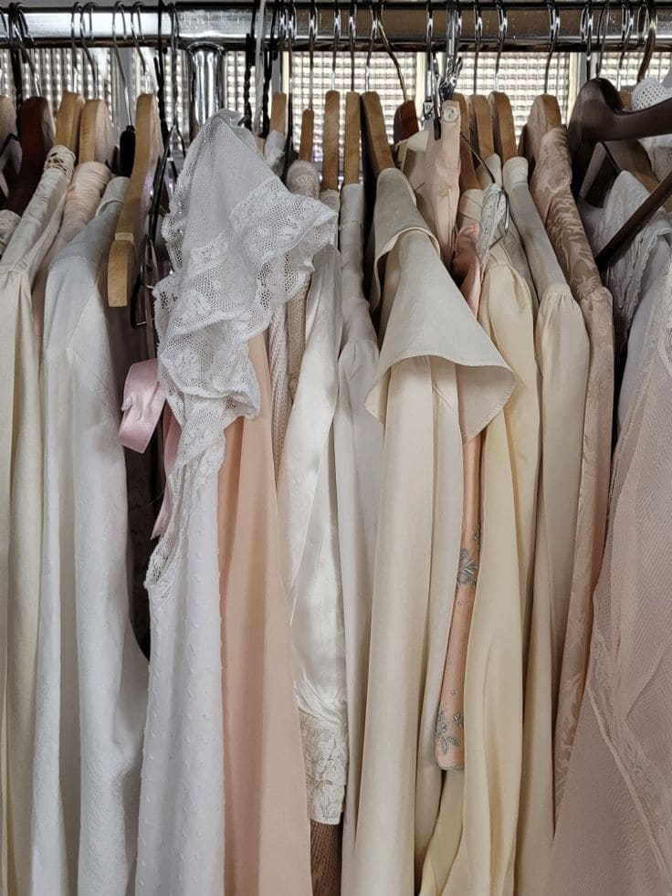 Bảo Quản Váy Lụa Công Sở Chuẩn Chỉnh