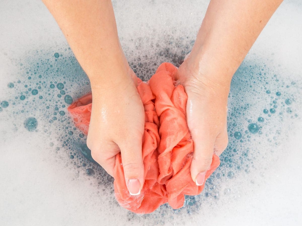 Giặt Váy Lụa Công Sở Sao Cho Đúng?