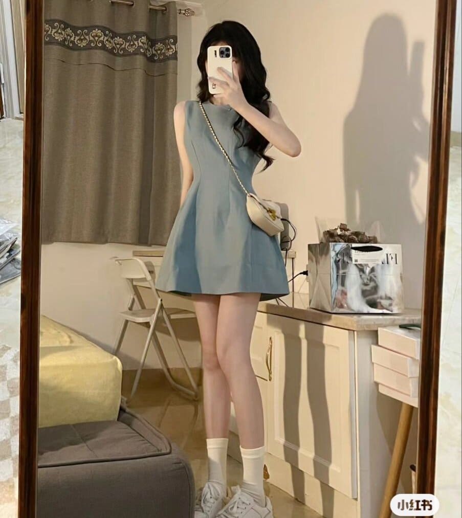 Phối Váy Ngắn Thiết Kế Cho Phong Cách Năng Động