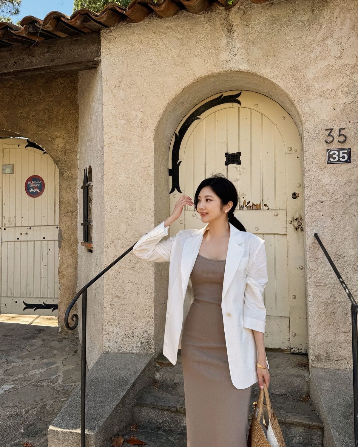 Mix Váy Sát Nách Công Sở Với Áo Blazer