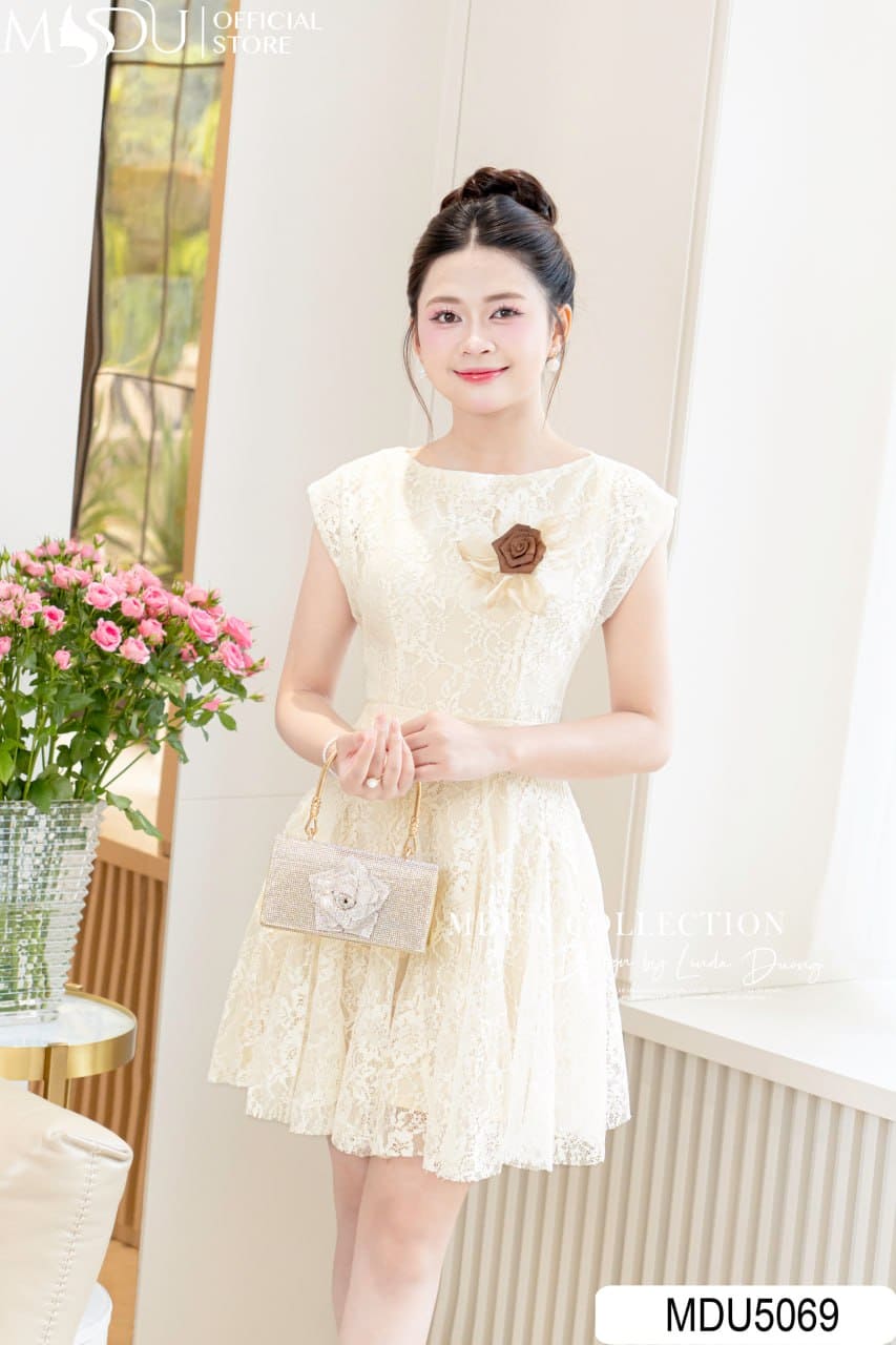 Phối Phụ Kiện Với Váy Thiết Kế Công Chúa