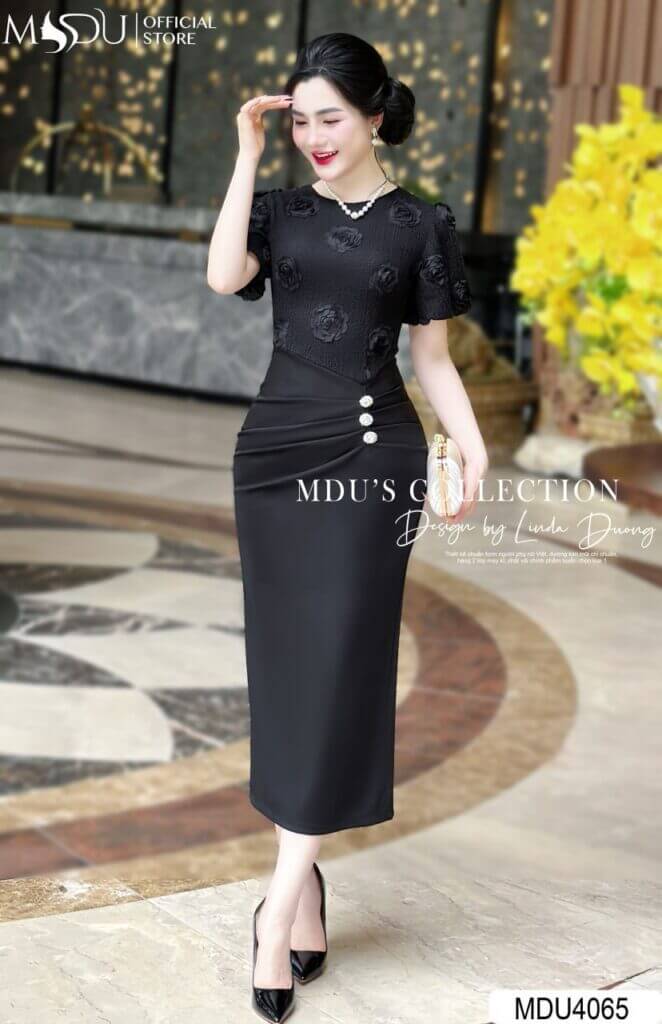 Váy công chúa lấp lánh với cổ cao