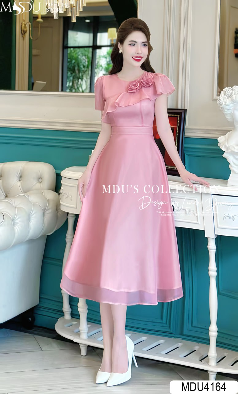 Váy Thiết Kế MDU4164 Màu Hồng Nhẹ Nhàng Phối Hoa Đính Độc Đáo Trên Váy