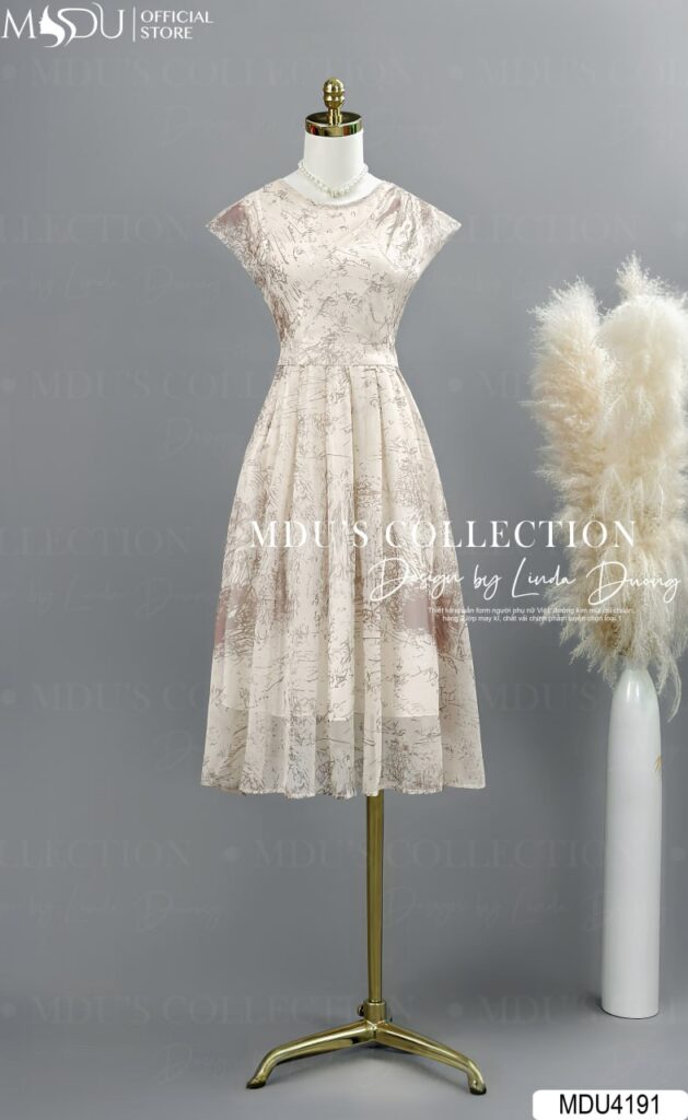 Làm Sao Để Lựa Chọn Váy Yếm Công Sở Phù Hợp Với Phong Cách Của Bạn?