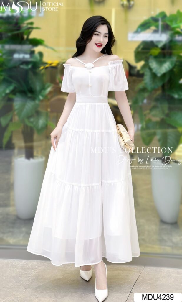 Váy Hở Lưng Cổ Yếm 