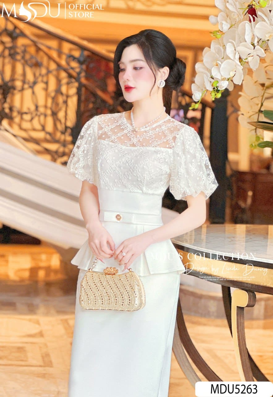 Câu Chuyện Ra Đời Của Đầm Cổ Vuông Dáng Dài