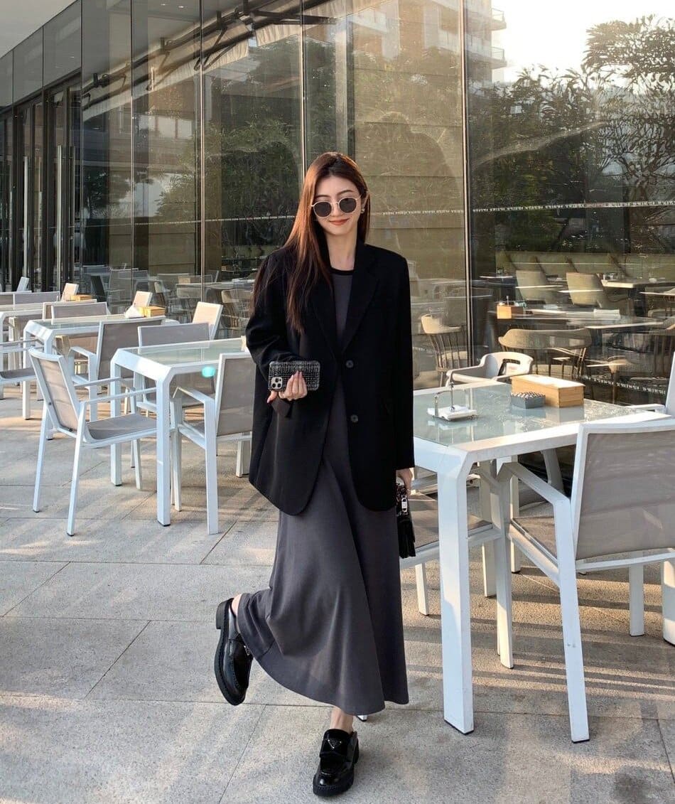Kết Hợp Đầm Công Sở Dáng Dài Với Áo Khoác Siêu Chuyên Nghiệp