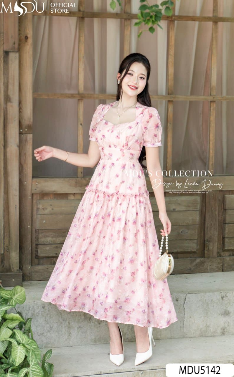 Phối Đồ Dạo Phố Với Đầm Hoa Nhí Dáng Dài