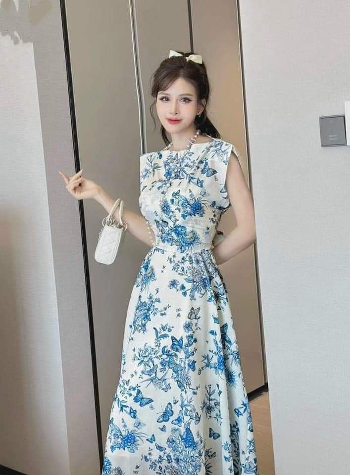 Đầm Lụa Dáng Dài Họa Tiết Hoa Cuốn Hút