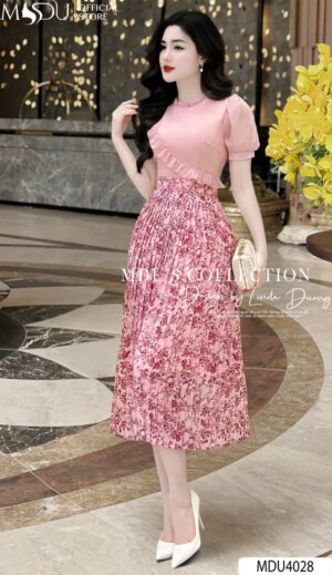 Váy Thiết Kế MDU4028 – Váy Liền Xòe Nhẹ Hồng Nhạt Tay Bồng Cuốn Hút