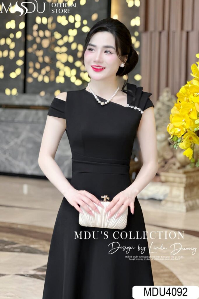 Đầm Body Cao Cấp Sang Trọng Cổ Chéo Viền Dây Ngọc