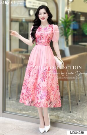 Váy Thiết Kế MDU4289 – Màu Hồng Nhạt Xếp Ly Tay Bồng Cách Điệu Tinh Tế