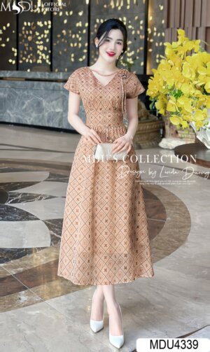 Váy Thiết Kế MDU4339 – Dáng Dài Màu Nâu Cổ Chữ V Đính Hoa Tạo Điểm Nhấn Cho Váy