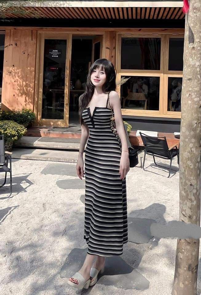 Chọn Góc Chụp Phù Hợp Cho Đầm Body 2 Dây