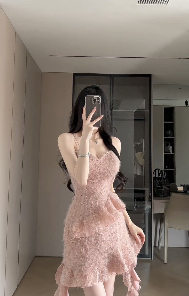 Đầm Body 2 Dây Ngắn Cho Dáng Người Hình Chữ Nhật