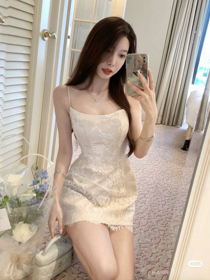 Đầm Body 2 Dây Ngắn Cho Phong Cách Dạo Phố Tươi Tắn