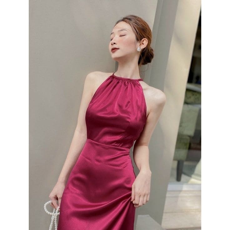 Vì Sao Đầm Body Cổ Yếm Phù Hợp Với Mọi Dáng Người?