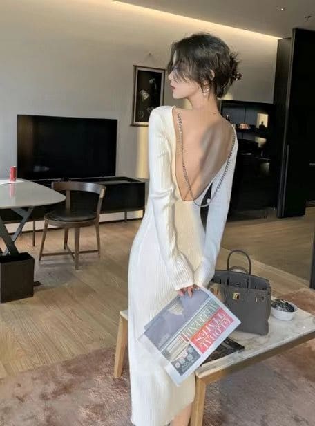 Vì Sao Đầm Body Hở Lưng Lại Được Yêu Thích?