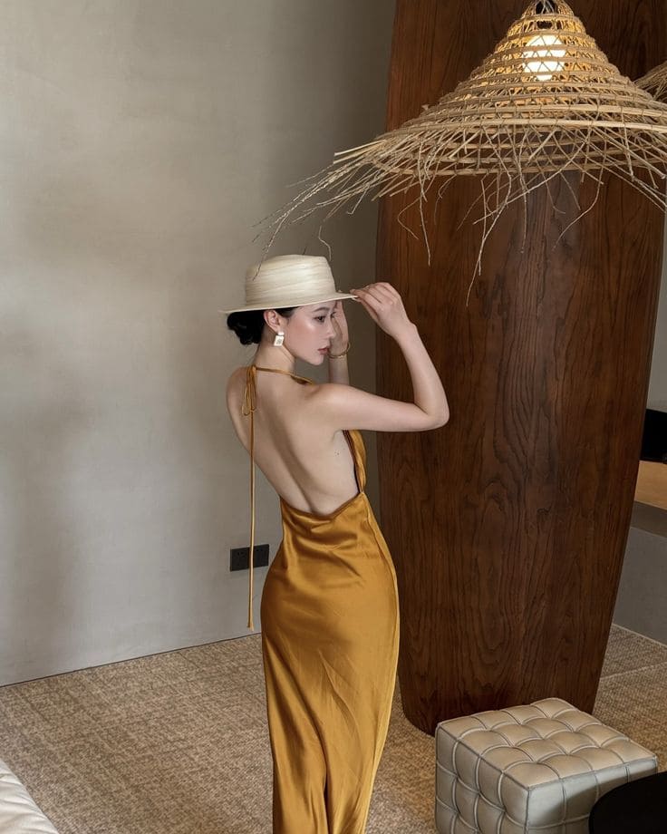 Giặt Và Làm Sạch Đầm Body Hở Lưng Đúng Cách