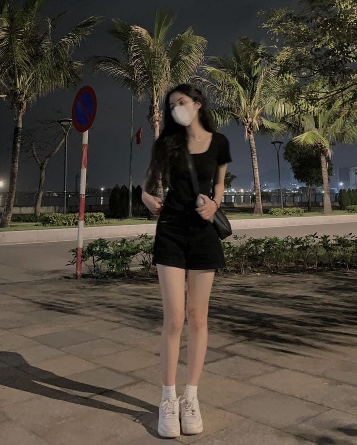 Phối Đồ Đầm Body Mang Giày Thể Thao Cho Dạo Phố