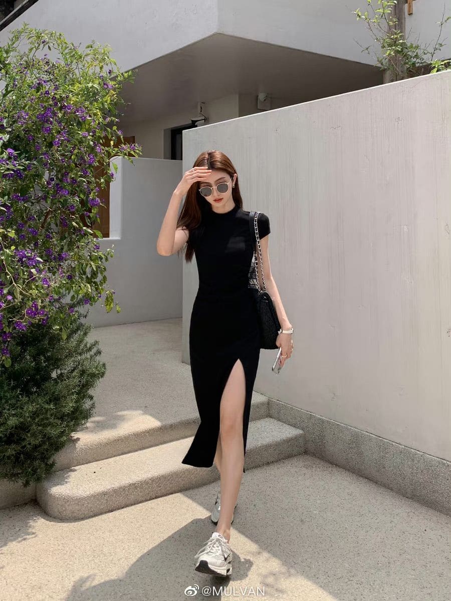 Phối Đồ Đầm Body Mang Giày Thể Thao Cho Công Sở