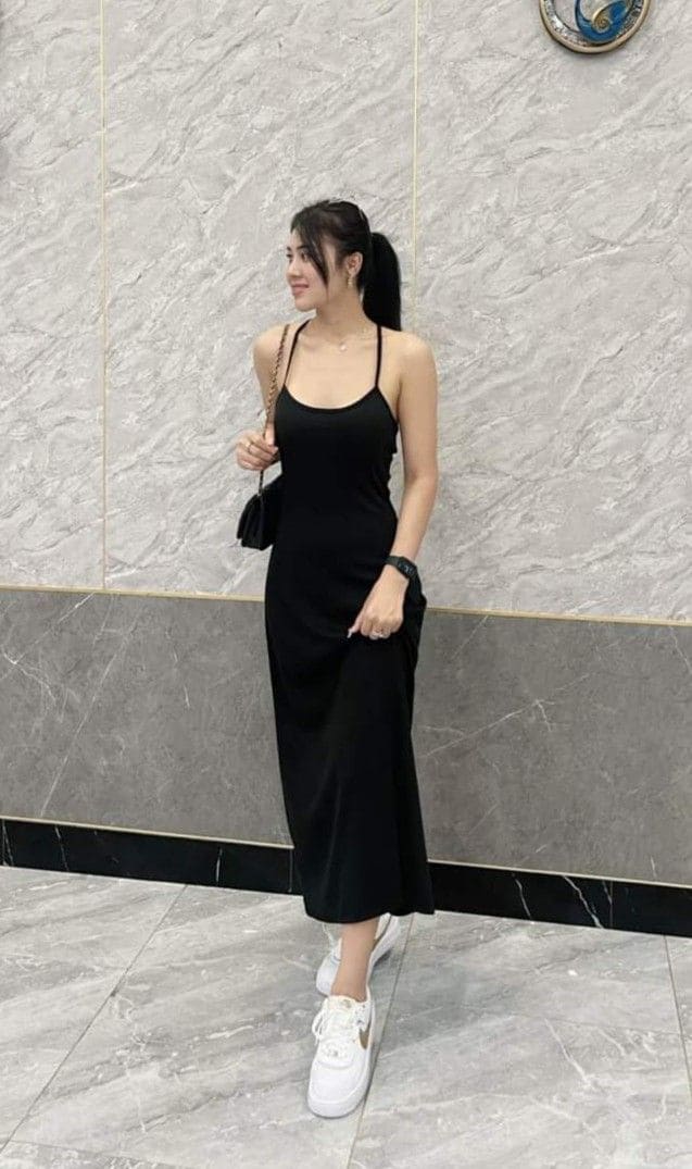 Chọn Loại Giày Thể Thao Phù Hợp Với Đầm Body