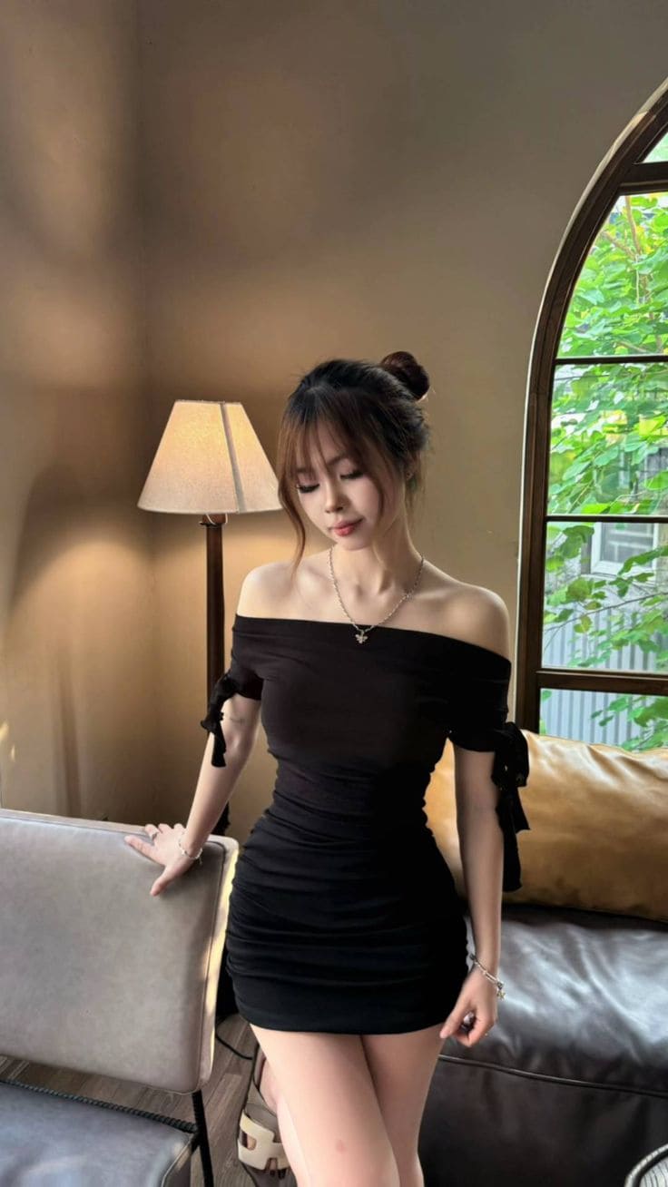 Phối Đầm Body Trễ Vai Cho Dạo Phố