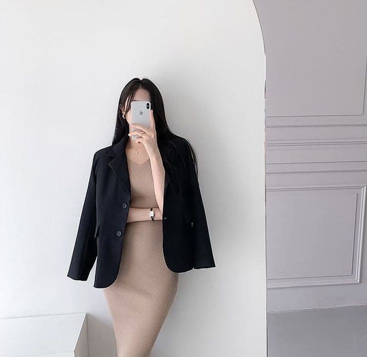 Phối Đồ Công Sở Với Đầm Thun Body Dài Qua Gối