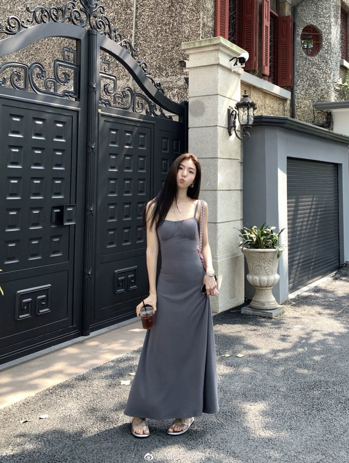 Vì Sao Váy Body Dây Bún Được Yêu Thích?