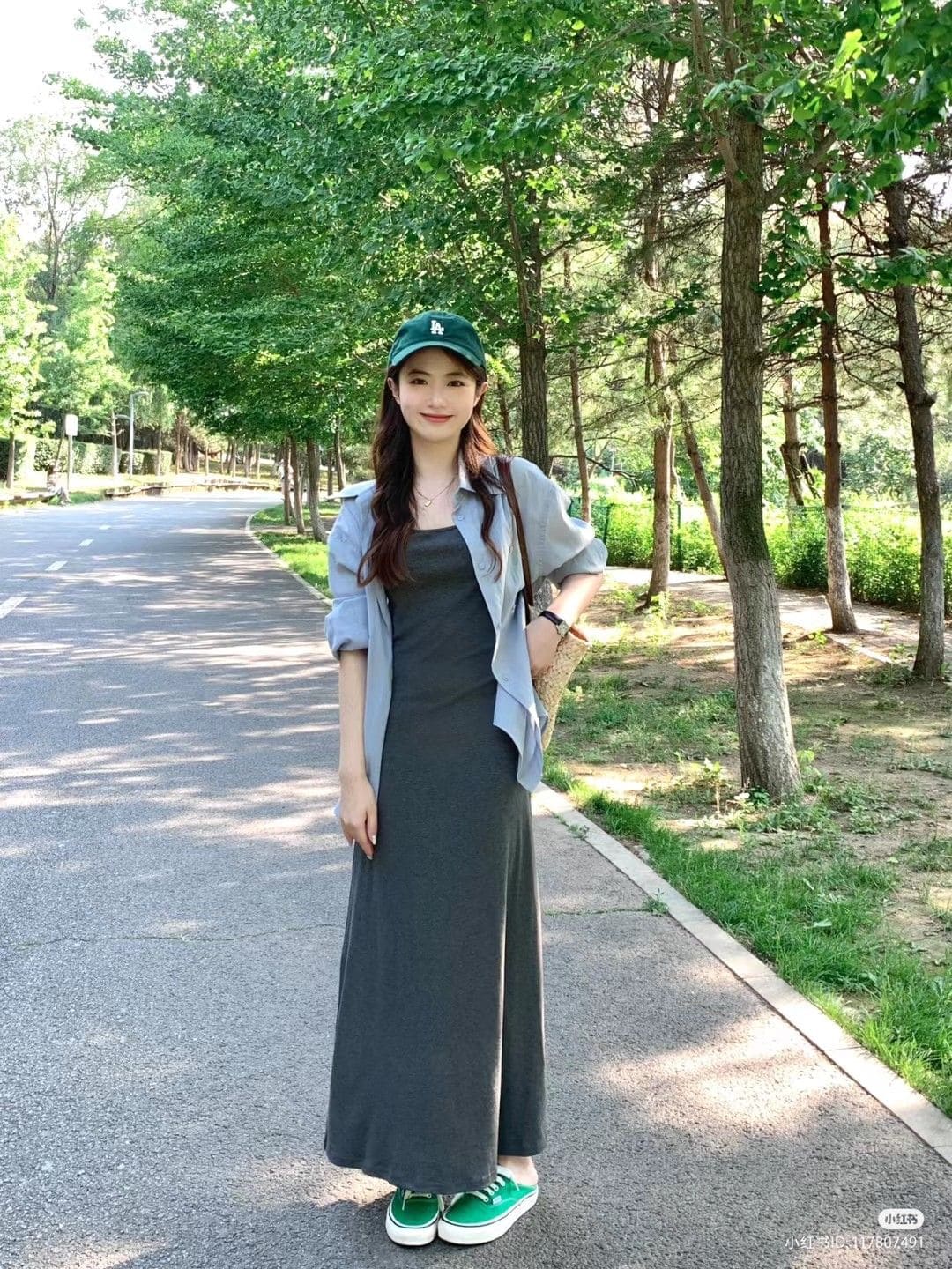 Phối Đồ Với Phụ Kiện Tinh Tế Cho Váy Body Dây Bún