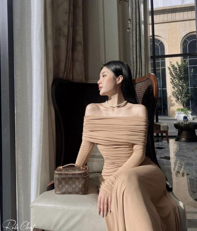 Váy Body Trễ Vai Dài Tay Là Gì?