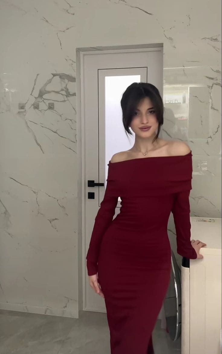 Tôn Dáng Tuyệt Đối Với Váy Body Trễ Vai Dài Tay