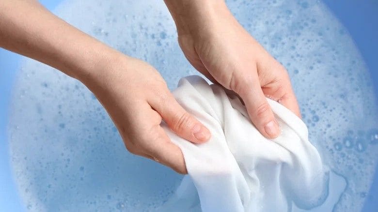 Giặt Và Làm Sạch Váy Len Body Dài Qua Gối